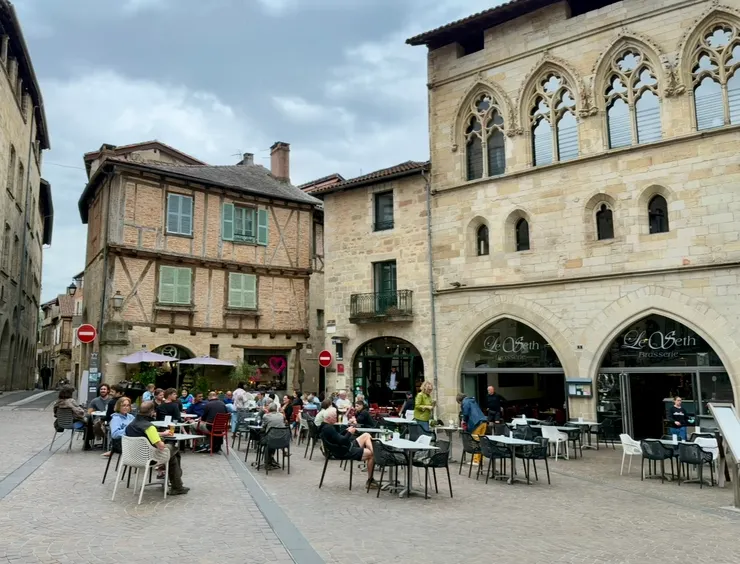 任何時候，廣場永遠都是熱鬧的氛圍