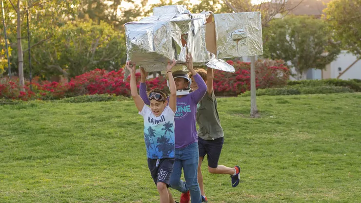 自己建立遊戲規則和玩法，快樂玩耍的孩子們