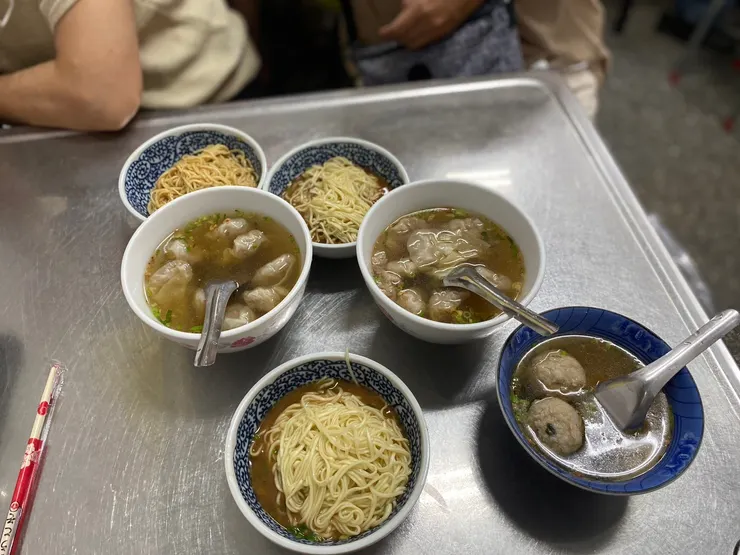 市場永遠是當地文化縮影與美食總和，所以踩進市場尋美味準沒錯