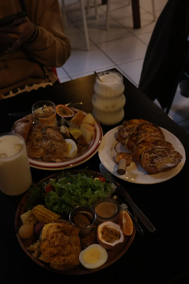 香料雞腿排早午餐、闆娘手打漢堡排早午餐、熱煎法國