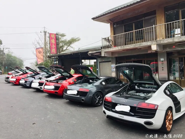 咖啡廳外的28個圈圈