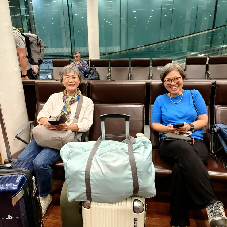 【早早完成通關，在eurostar候車大廳。】