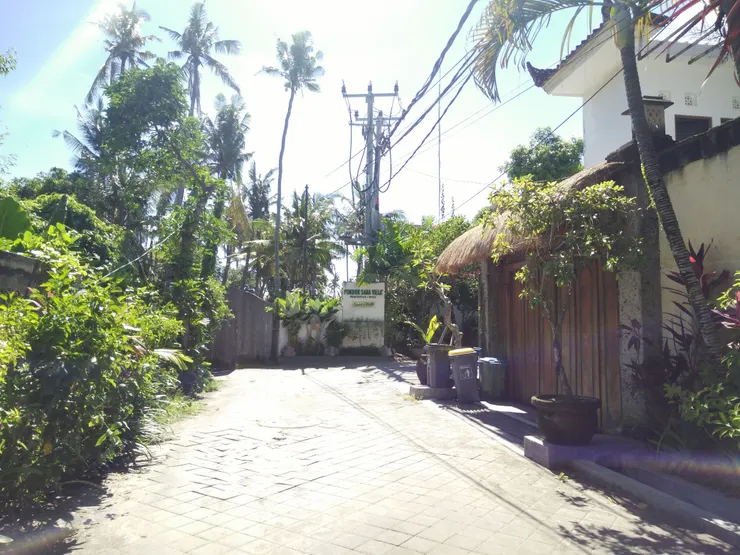 小巷的盡頭就是飯店囉。