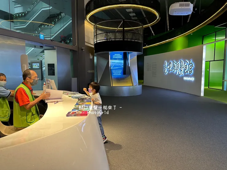 臺中願景館，館內腹地不大，但豐富的互動體驗及內容適合不同年齡層的孩子。館內館外都超級無障礙，是個夏日避暑的好地點。