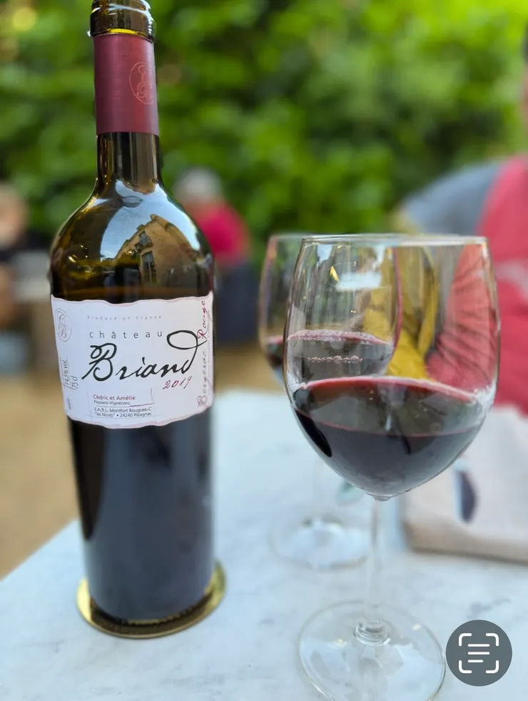 這一餐，不是喝一杯，而是喝一瓶