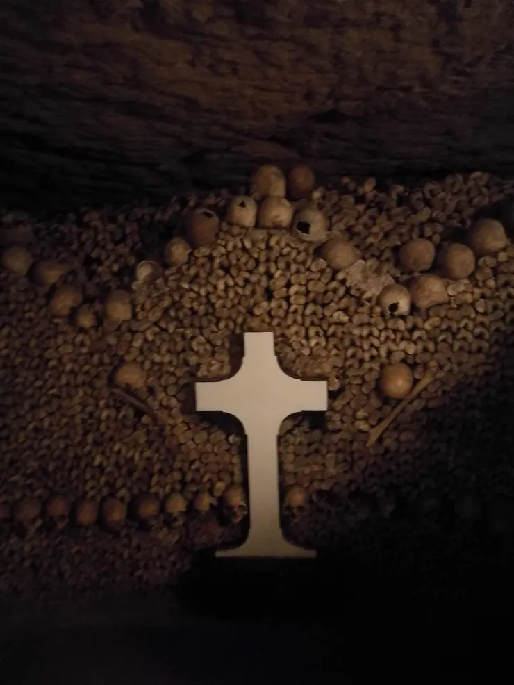 有些地方立了十字架，沒有任何文字