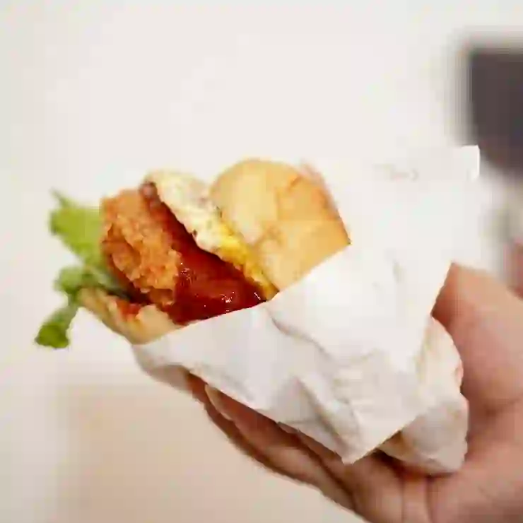 韓式炸雞漢堡剖面