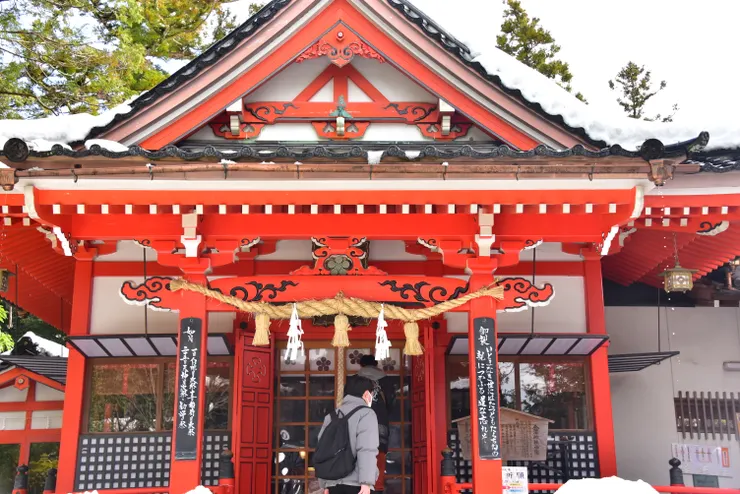 正殿供奉著菅原道真，祈求考試順利也能來拜一拜