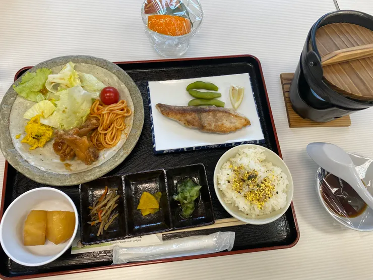 晚餐的定食跟鍋物