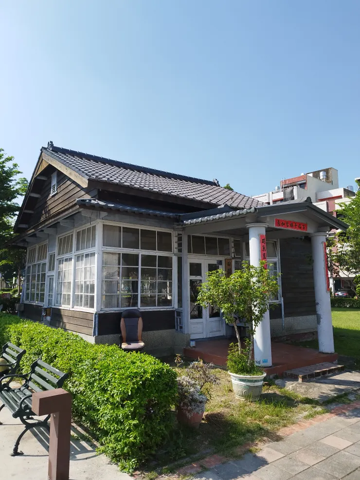 過去為糖鐵的田中站　現為田頭水文史館　無乏管理　相當髒亂　河童拍攝／２０２３年