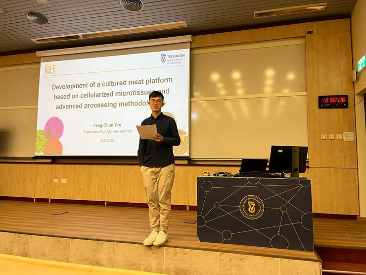 完成了博士班的畢業Seminar