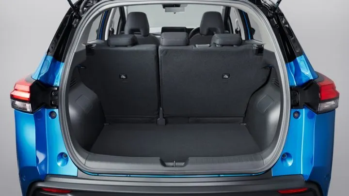 資料來源：Nissan Japan；Nissan Note e-Power後車箱空間，可放置兩個行李箱並排直立