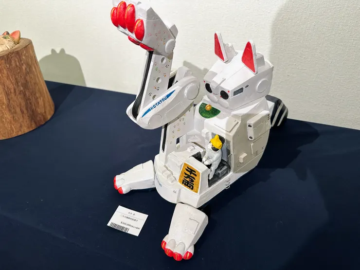 二九式機動招財手,充滿貓咪的可愛,又有中二的酷設計