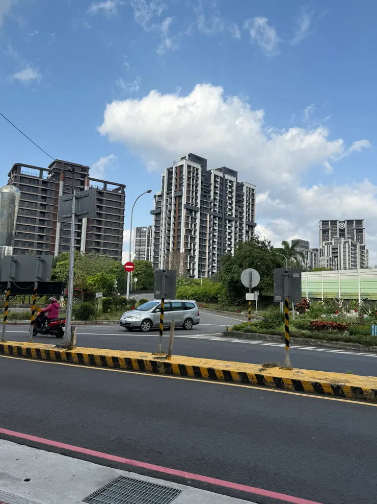 2026/03/12 車廠外面