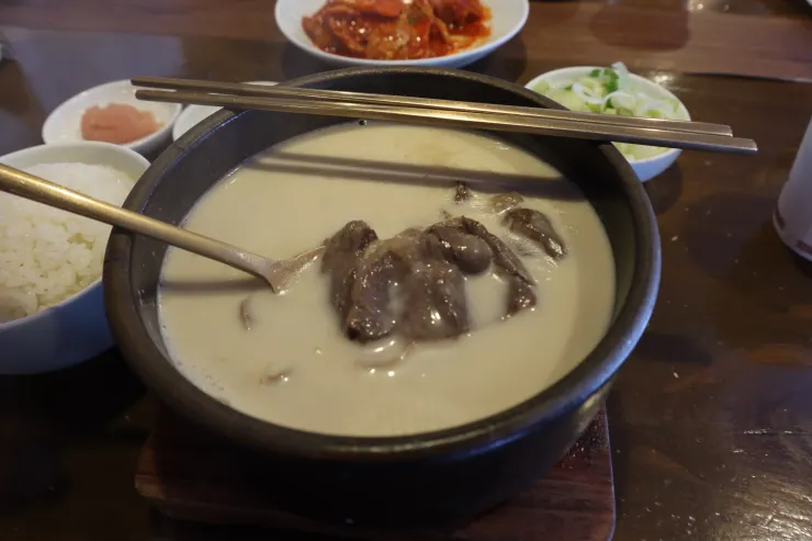 巨大雪濃湯，也很好吃!但是很貴> <