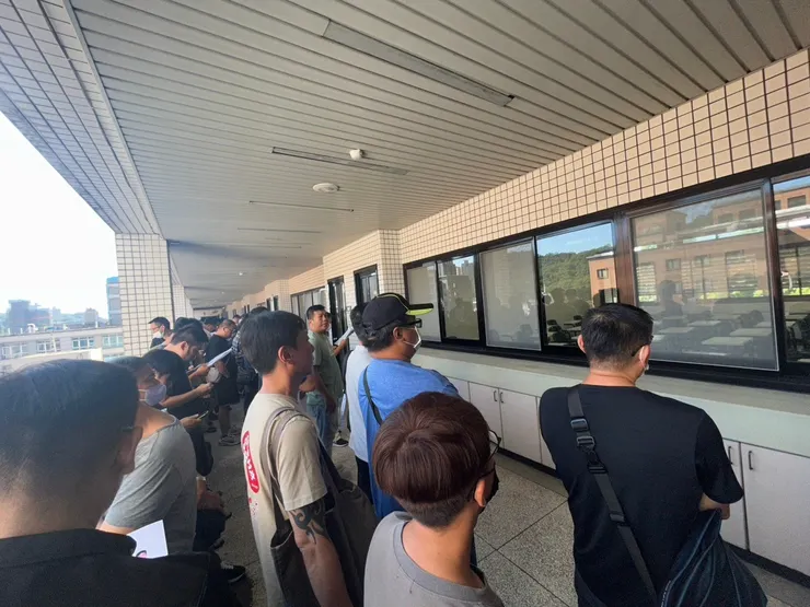 人真的很多！！