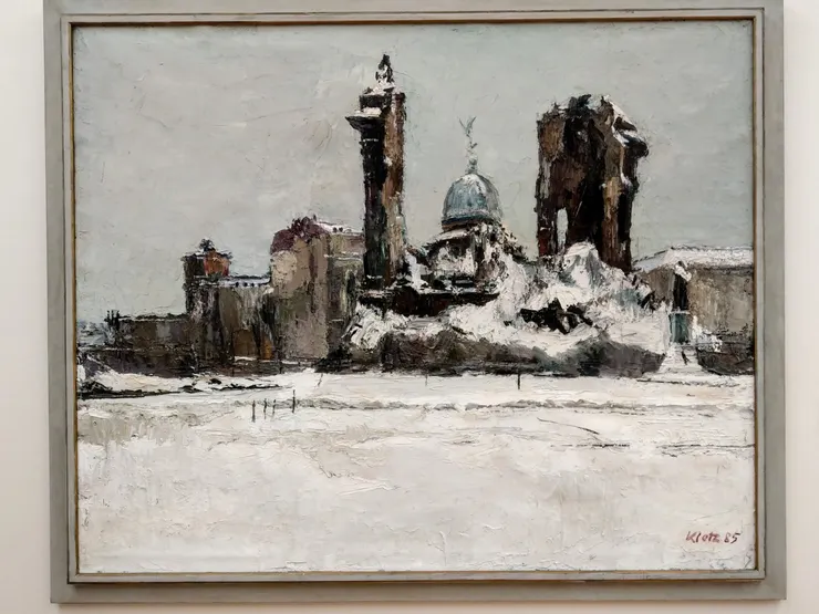 同學選聖母教堂。美術館中展出許多東德統一前，畫家筆下的德勒斯登