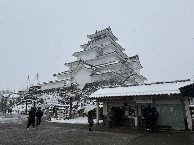 封面：無庸置疑是會津若松城。即使不是古城迷也可以渡過愉快的時光。