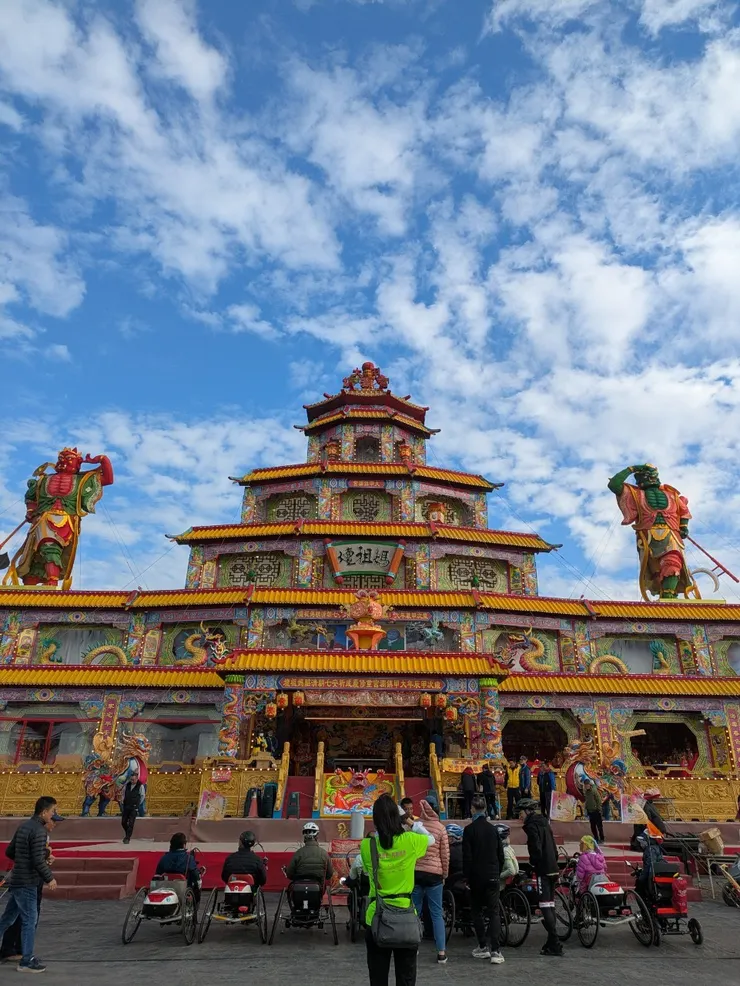 恰逢36年大甲鎮瀾宮建醮，廟方還特別請媽祖保佑未來的行程平安順利