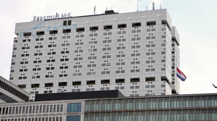 伊拉斯謨醫學中心降半旗哀悼。