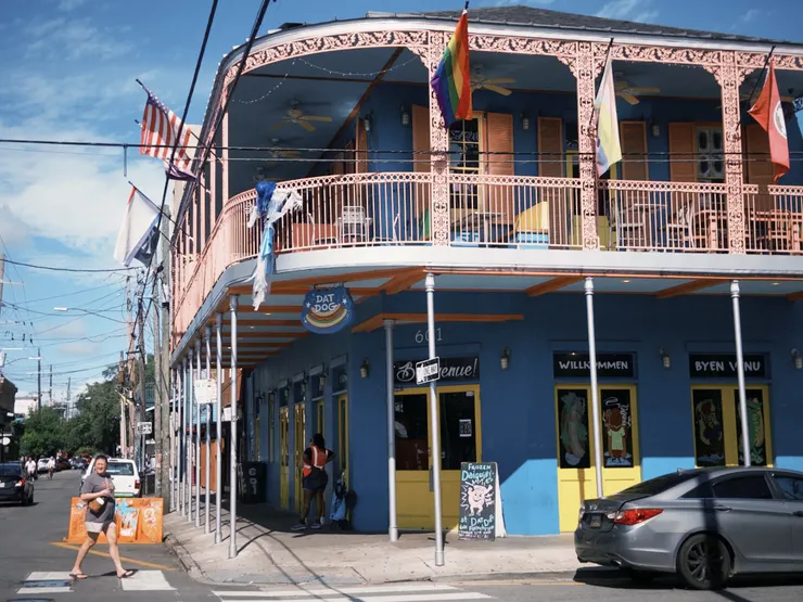 紐奧良的建築色彩繽紛、充滿活力又熱鬧（而且不只同志友善，根本是同志天堂）