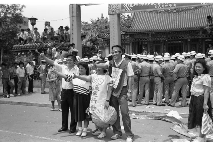 1986年5月19日，以鄭南榕為首的黨外運動人士發起主張台灣解除戒嚴的「519綠色行動」