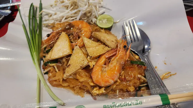 在清邁大學夜市終於吃到Pad Thai