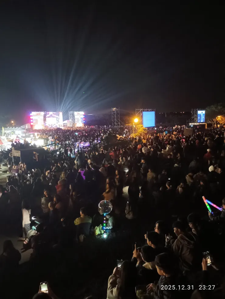 萬頭鑽接踵比肩