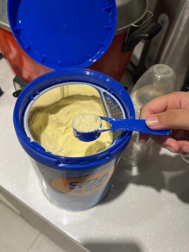 S26資兒樂的粉質滿細的~ 是說我很喜歡打開奶粉罐撲鼻而來的奶粉香味XD