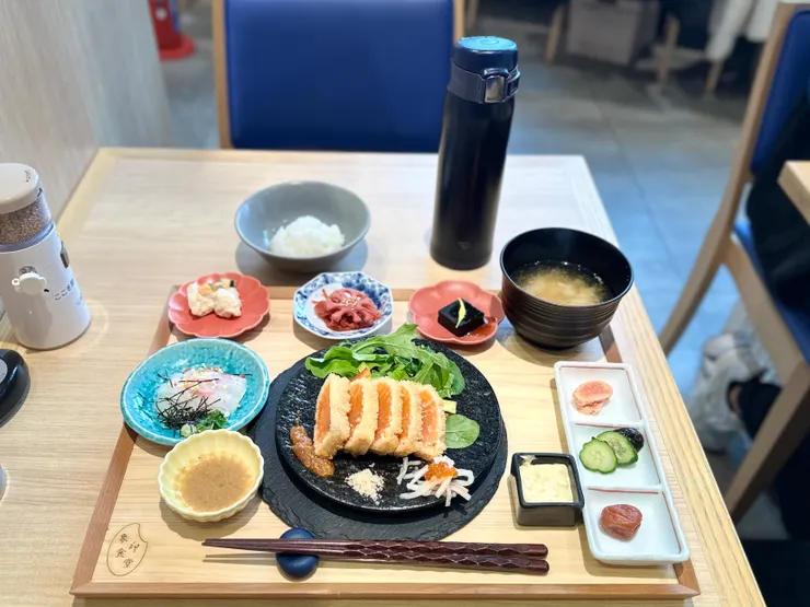 沒有單獨為暖水壺拍照，因為最初不知道內有乾坤！原來是茶泡飯的湯汁！