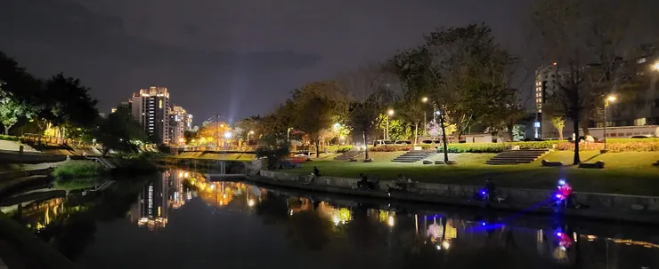 興大康河夜景(李建崑攝影)