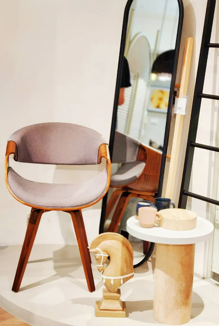 Anillo 胡桃木餐椅