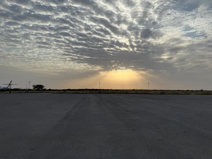 機場望去遼闊的地平線