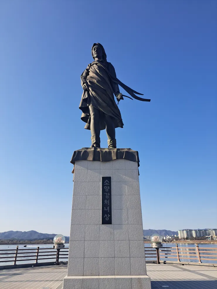 昭陽江少女銅像