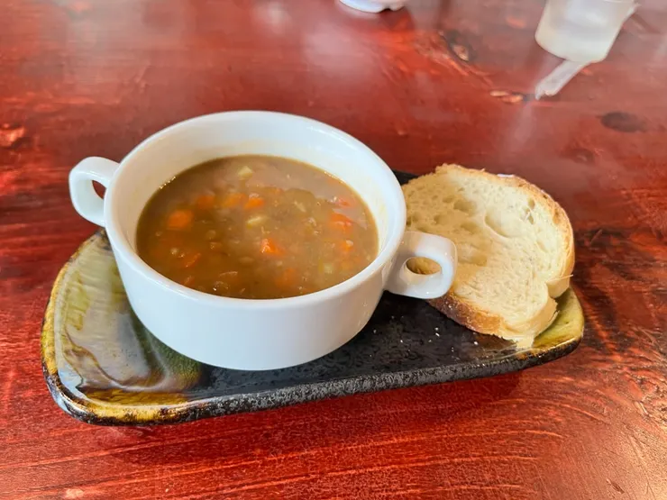 套餐附的扁豆湯不錯喝，唯一的缺點是喝完三小時內會一直放臭屁XD