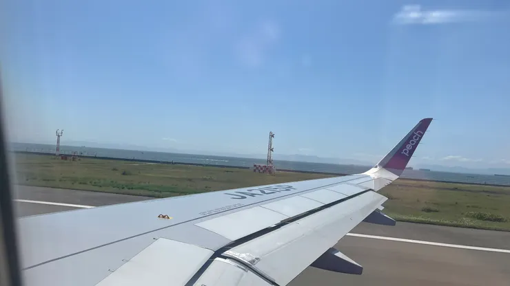 中部國際機場在海上，因此看出去就是海。