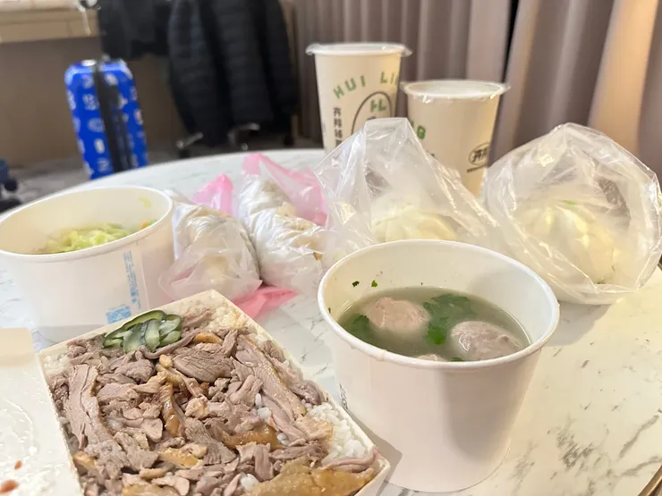 買了一堆食物回去吃