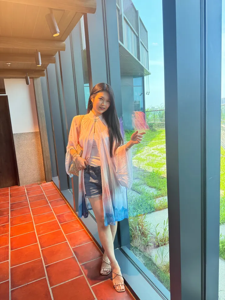 混搭古裝與現代,攝於今年五月團外拍遠百八樓 嘗試不同的自己