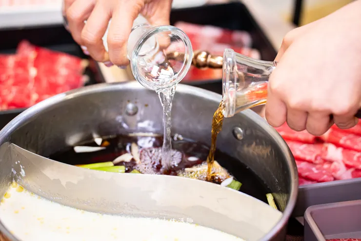 [礁溪火鍋吃到飽]樂樂壽喜燒日式鍋物放題，火鍋吃到飽538元起，無限量供應現切原肉、蔬菜車、冰淇淋，礁溪火車站附近美食餐廳，附最新吃到飽價位