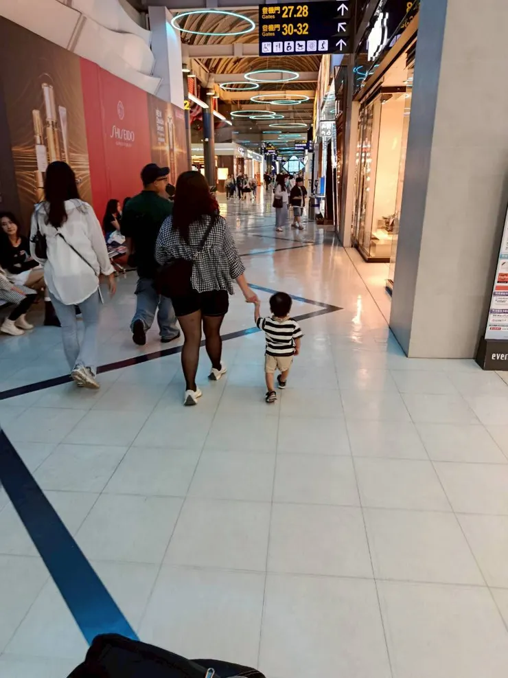 開始機場亂跑模式😅