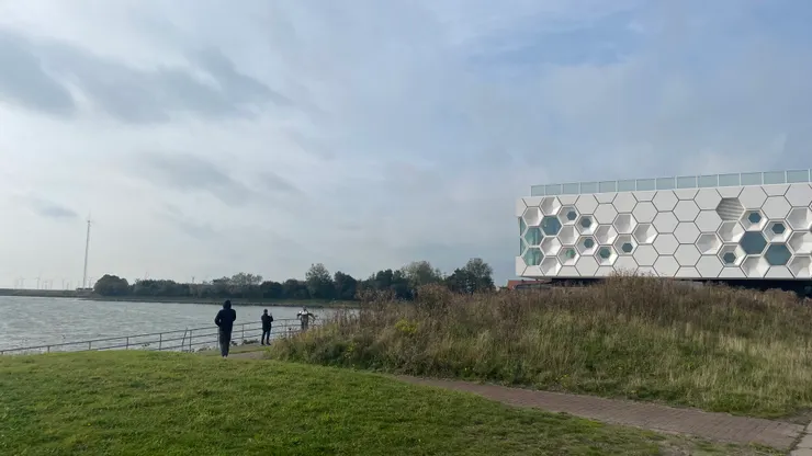 阿夫魯戴克大堤