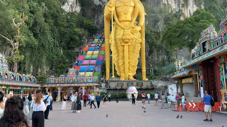 早上八點多到黑風洞已經有些人潮了