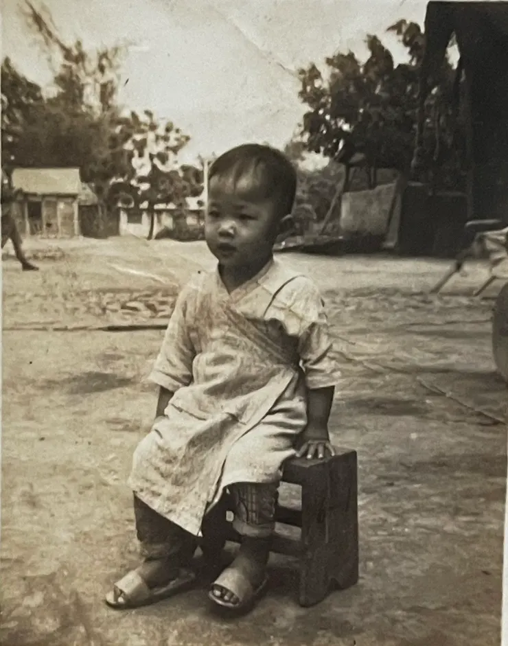 幼年在兵營的照片