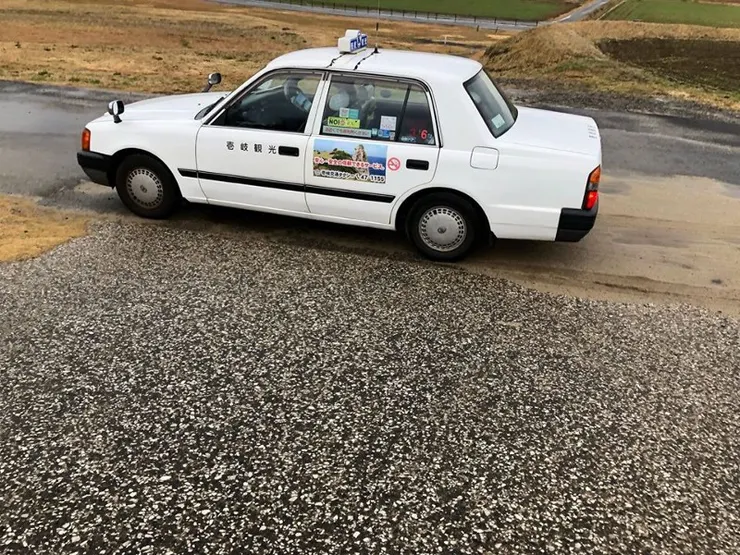 壹歧島，和碼頭上的的士司機談好價格，按你想的路線走就好。