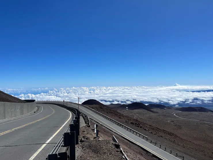 Mauna Kea Access Road上的雲海