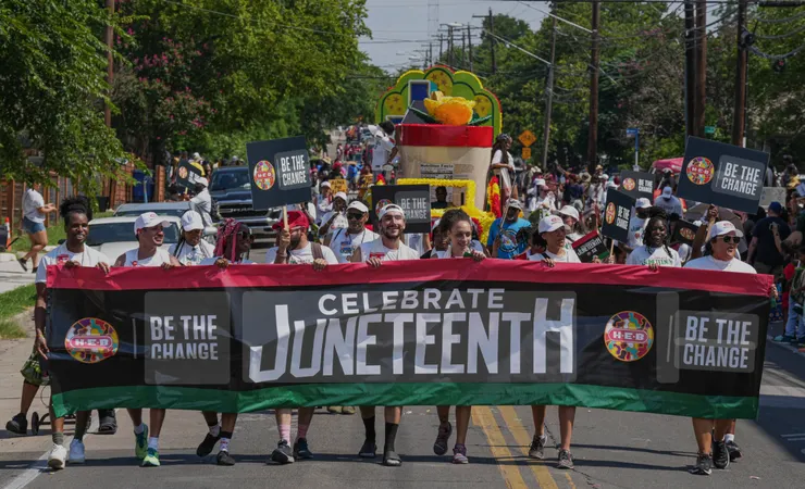Juneteenth 社區遊行活動。