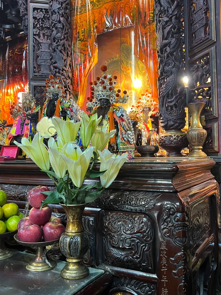 獻花 - 此照片為伯公聖同意讓我拍照照