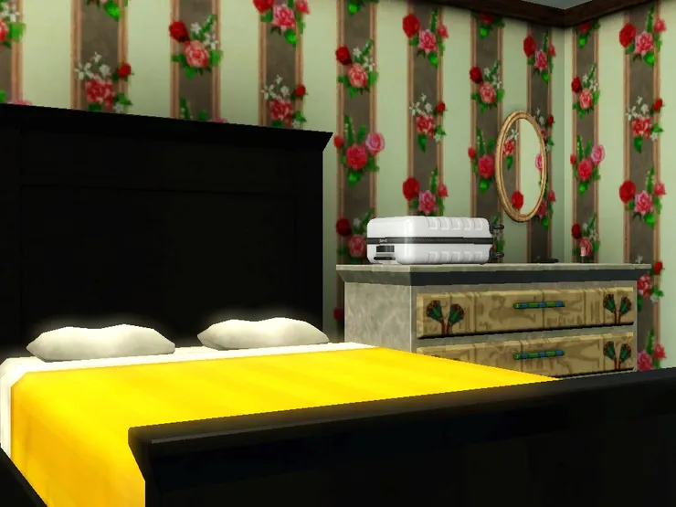 床的旁邊是衣櫃，櫃上面是媽媽的梳妝空間。