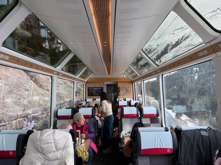 冰河列車最大的特色，就是全景觀景車窗