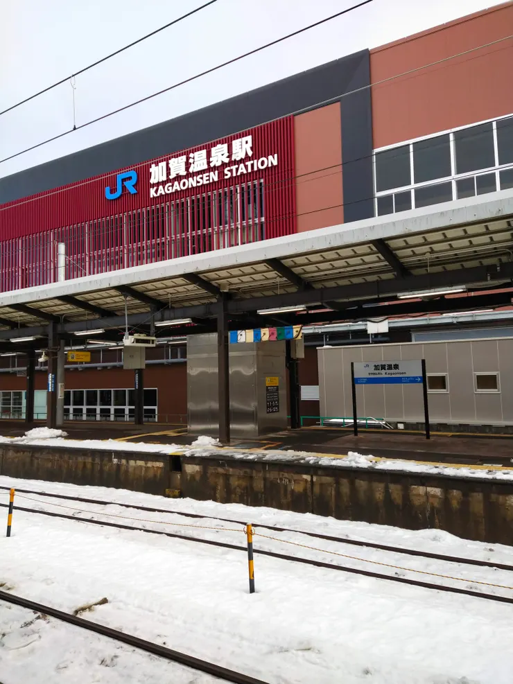 鐵軌旁也都是積雪